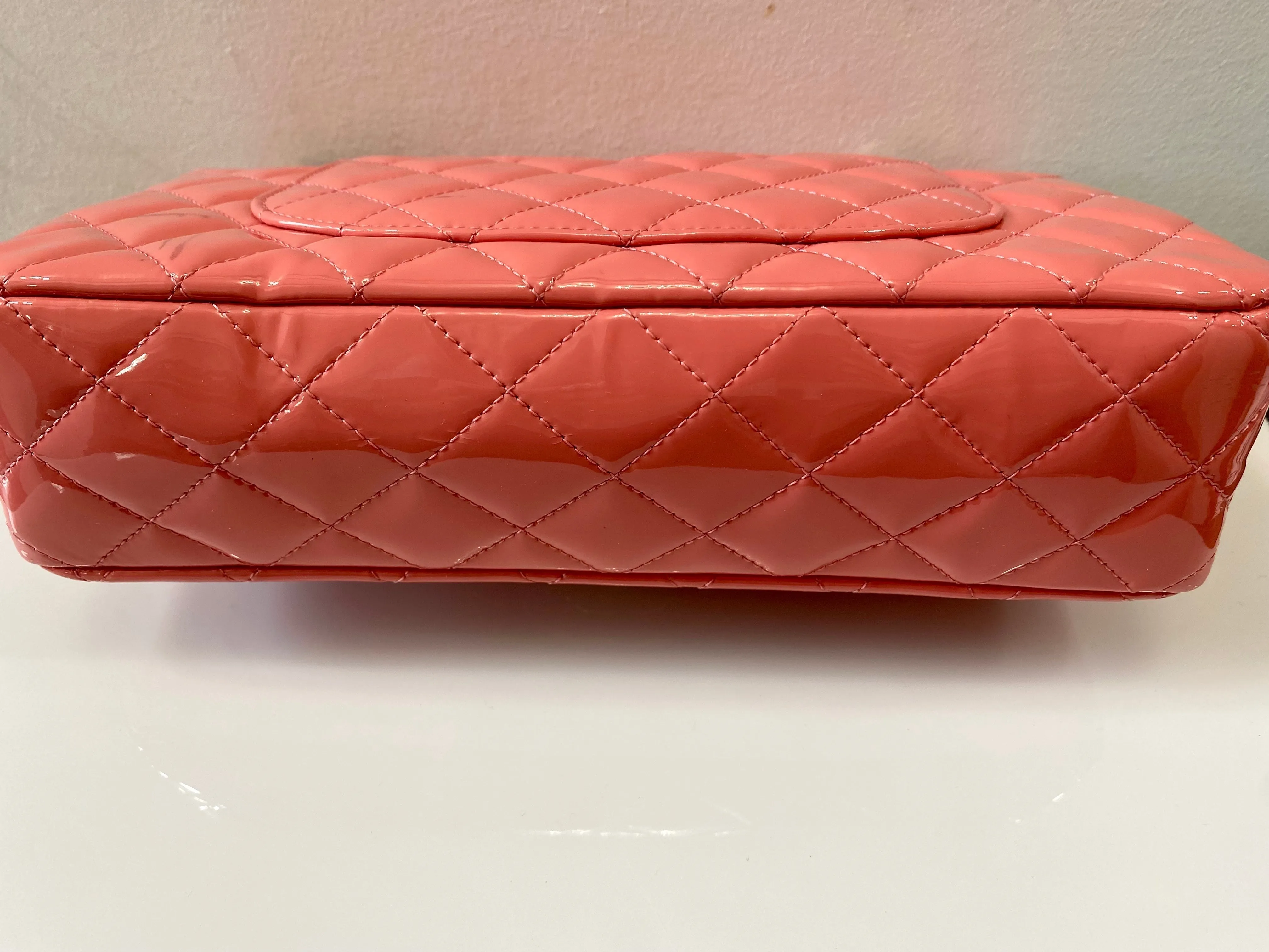 CHANEL CLASSIC MEDIUM DOUBLE FLAP SHOULDER BAG