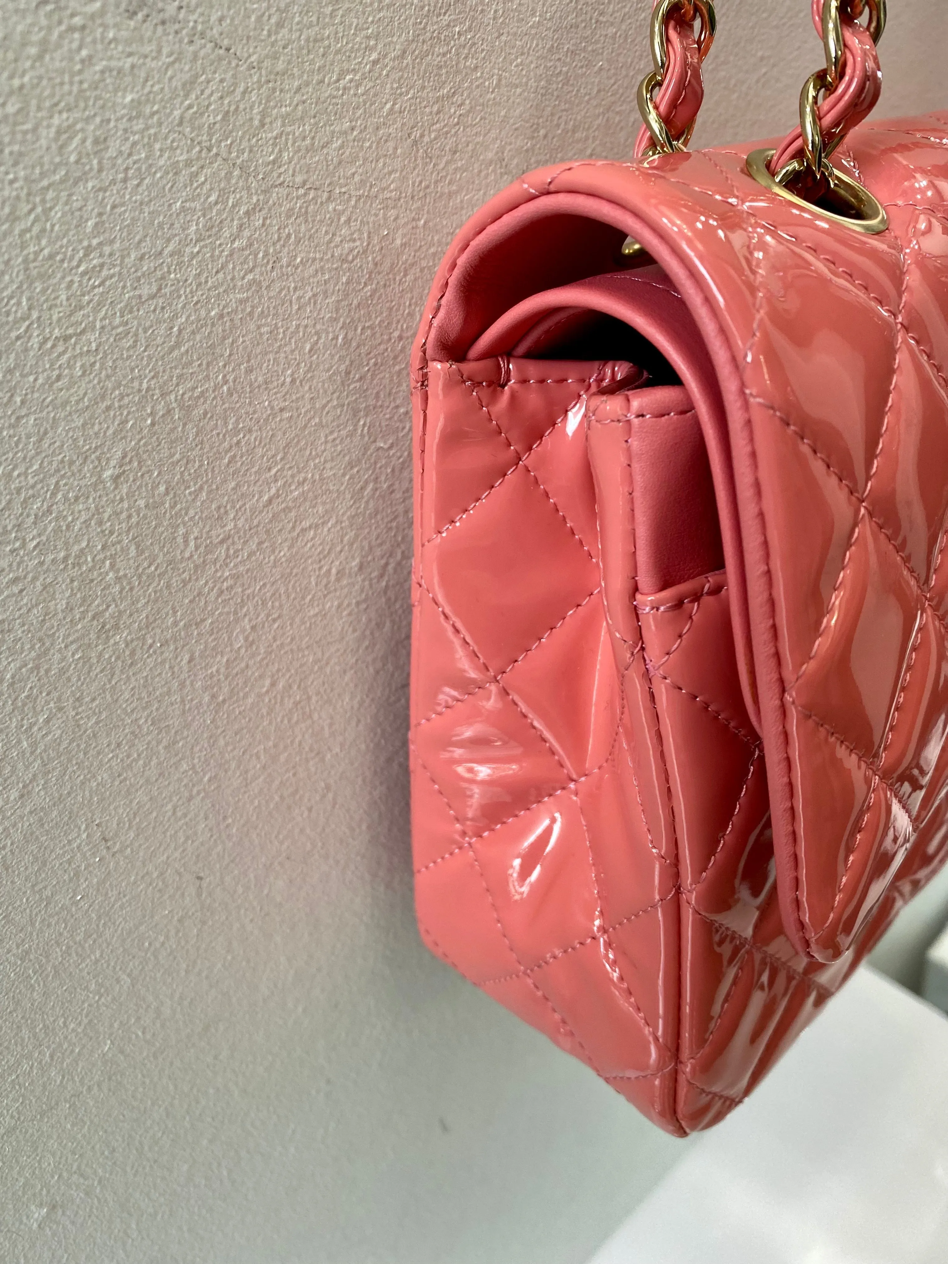 CHANEL CLASSIC MEDIUM DOUBLE FLAP SHOULDER BAG