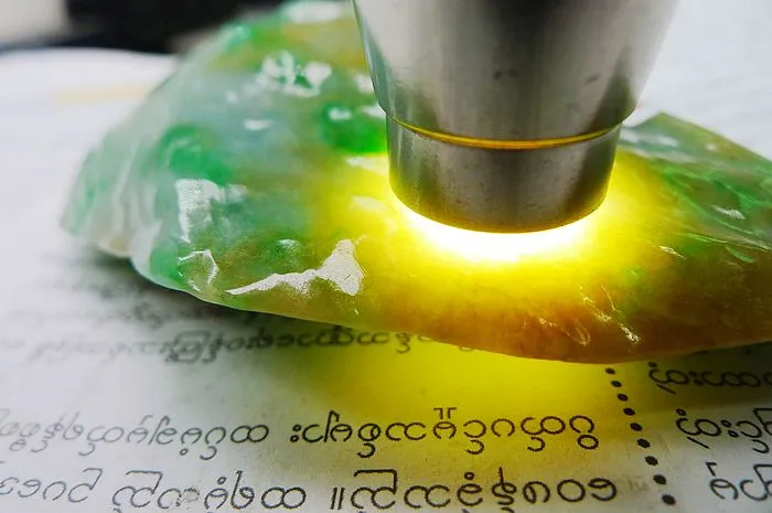 Natural Jade Rough Jadeite Raw (172g,9X5.7X2cm)