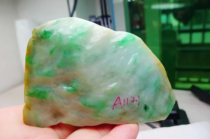 Natural Jade Rough Jadeite Raw (172g,9X5.7X2cm)