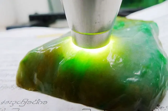 Natural Jade Rough Jadeite Raw (172g,9X5.7X2cm)