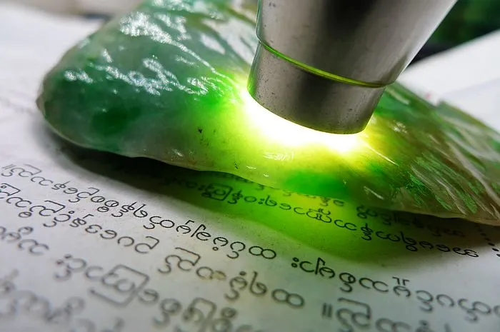Natural Jade Rough Jadeite Raw (172g,9X5.7X2cm)