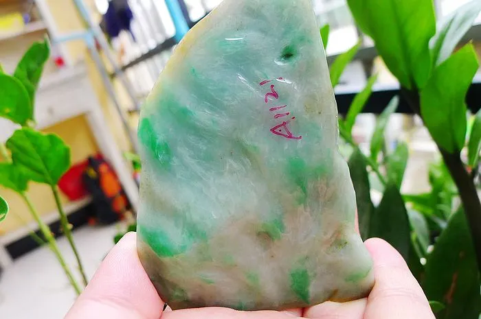Natural Jade Rough Jadeite Raw (172g,9X5.7X2cm)