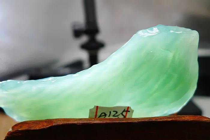 Natural Jade Rough Jadeite Raw (18.8g,5.9X2.4X0.8cm)