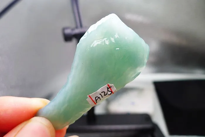 Natural Jade Rough Jadeite Raw (18.8g,5.9X2.4X0.8cm)