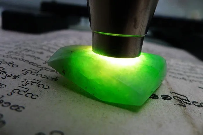 Natural Jade Rough Jadeite Raw (18g,3.2X2.3X1.1cm)