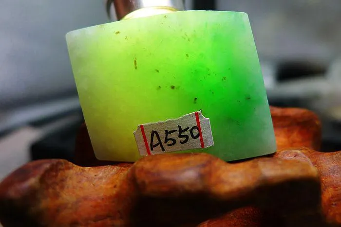 Natural Jade Rough Jadeite Raw (18g,3.2X2.3X1.1cm)