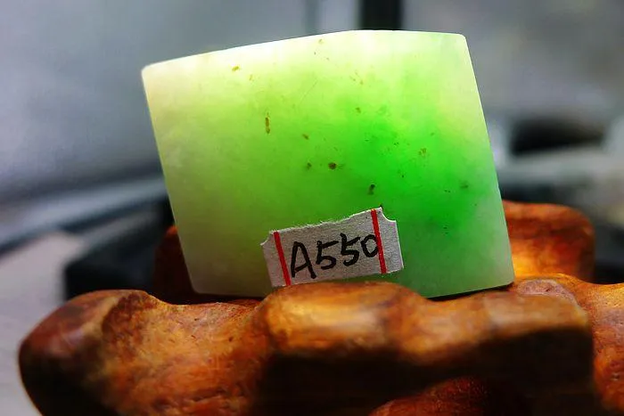 Natural Jade Rough Jadeite Raw (18g,3.2X2.3X1.1cm)