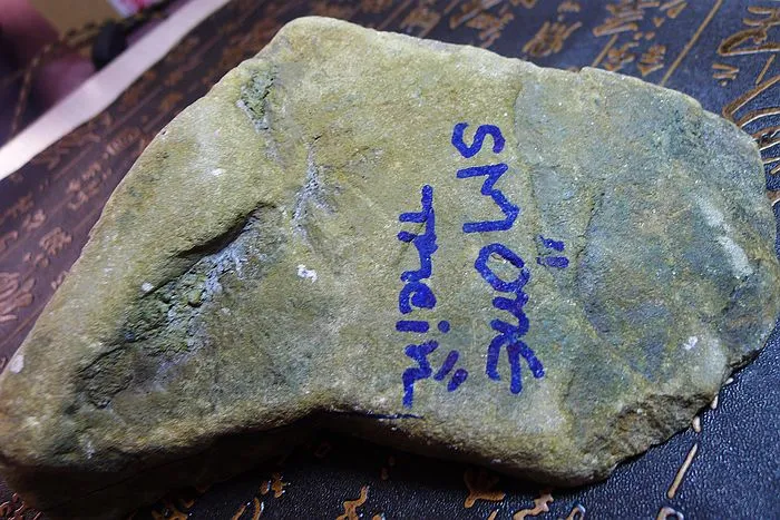 Natural Jade Rough Jadeite Raw (2.16kg,19X13.8X6.3cm)