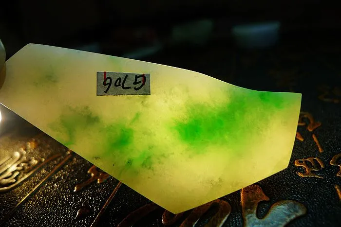Natural Jade Rough Jadeite Raw (25g,7.2X3.1X0.55cm)