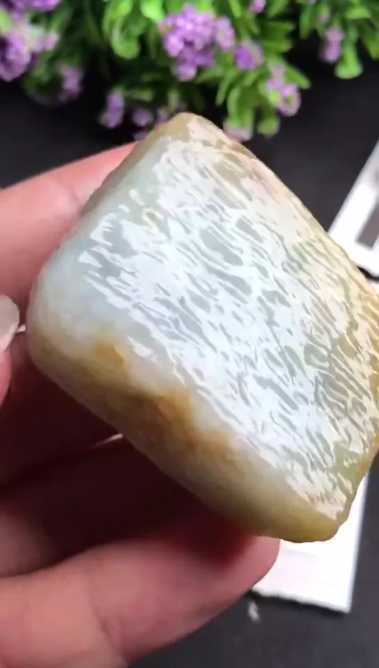 Natural Jade Rough Jadeite Raw (65g,3.9x3.1x1.9cm)-V2526