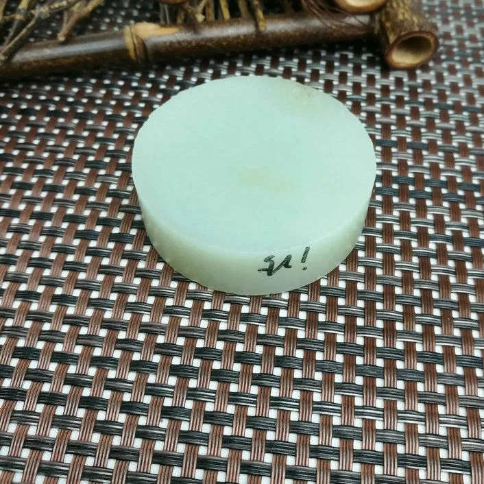 Natural Kunlun Jade Rough Nephrite Raw (106g,5.4X1.6cm)