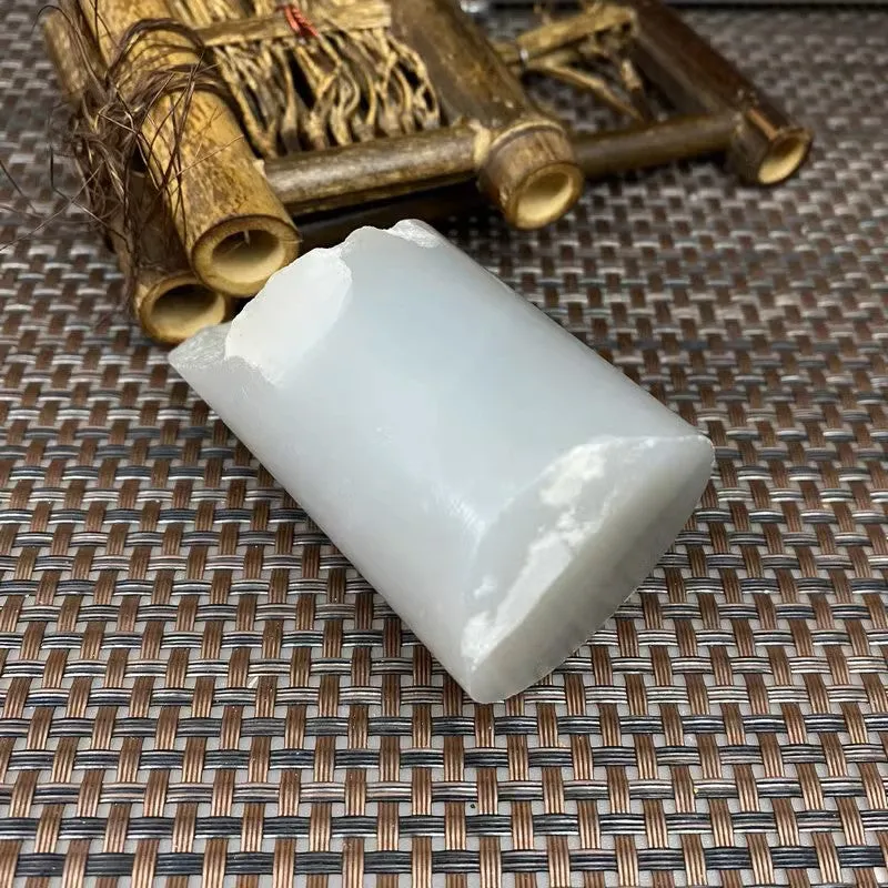 Natural Kunlun Jade Rough Nephrite Raw (245g,8.4X4.1cm)