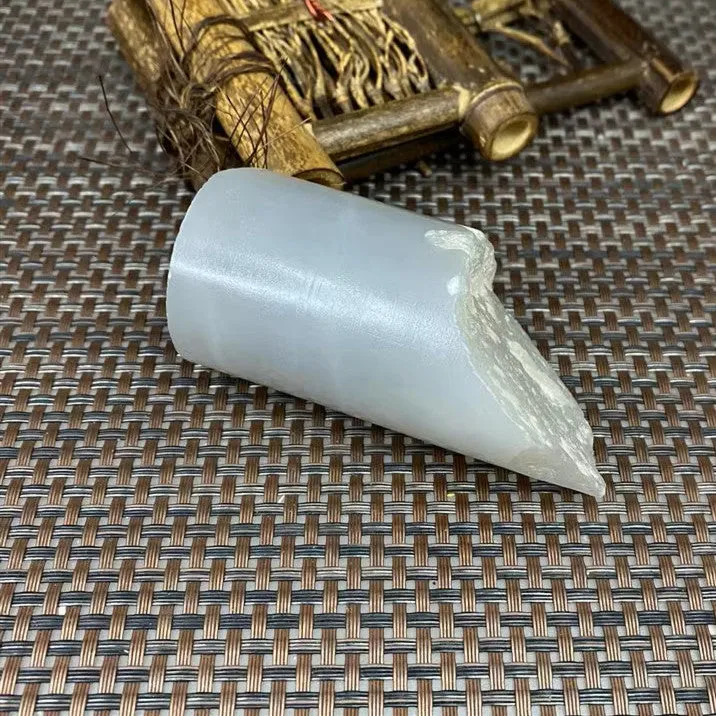 Natural Kunlun Jade Rough Nephrite Raw (245g,8.4X4.1cm)