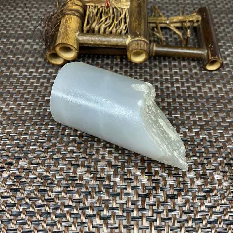 Natural Kunlun Jade Rough Nephrite Raw (245g,8.4X4.1cm)