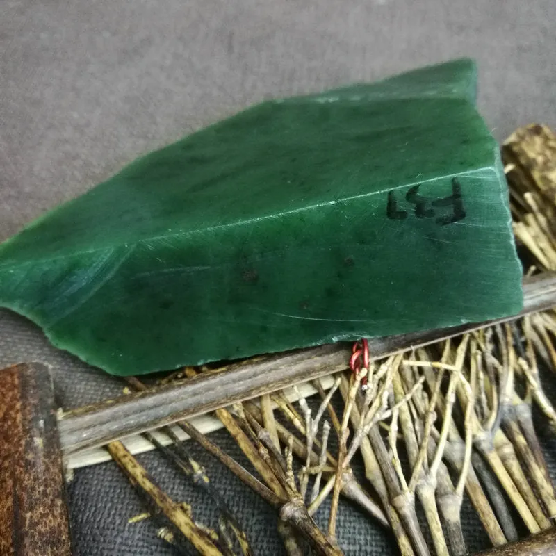 Natural Siberian Jade Rough Nephrite Raw (366g, 10x8.5x2.5cm)