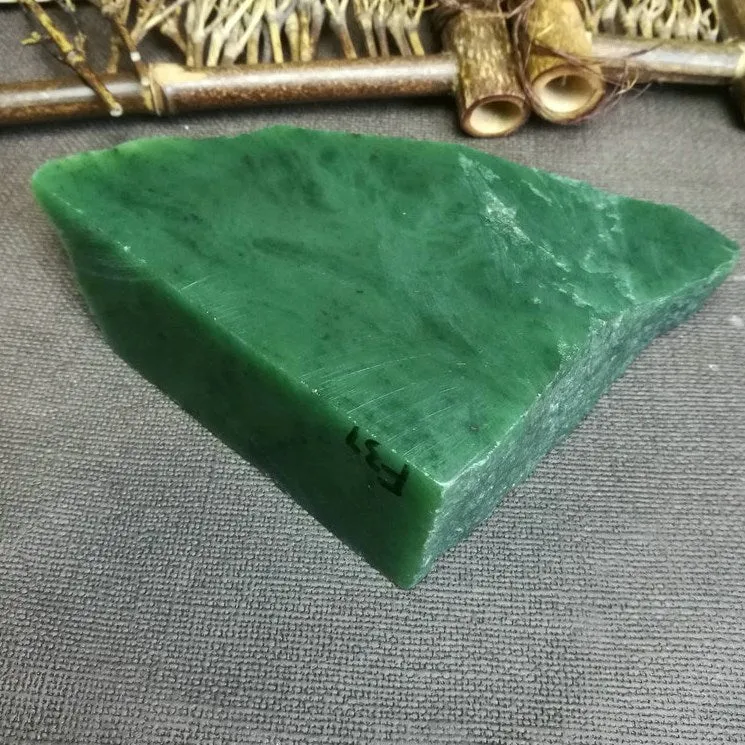 Natural Siberian Jade Rough Nephrite Raw (366g, 10x8.5x2.5cm)