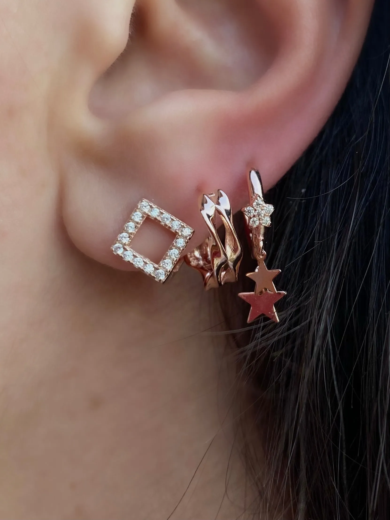 Small double twist hoop