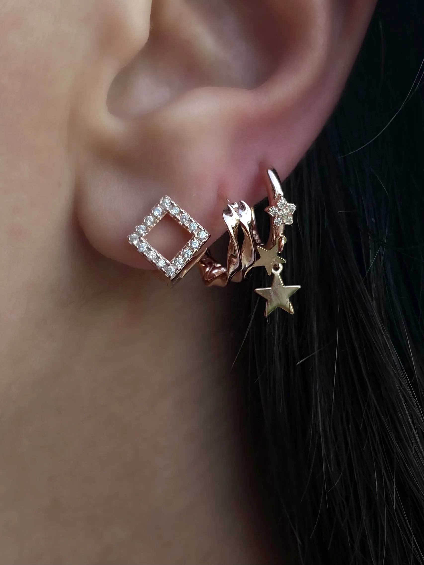 Small double twist hoop