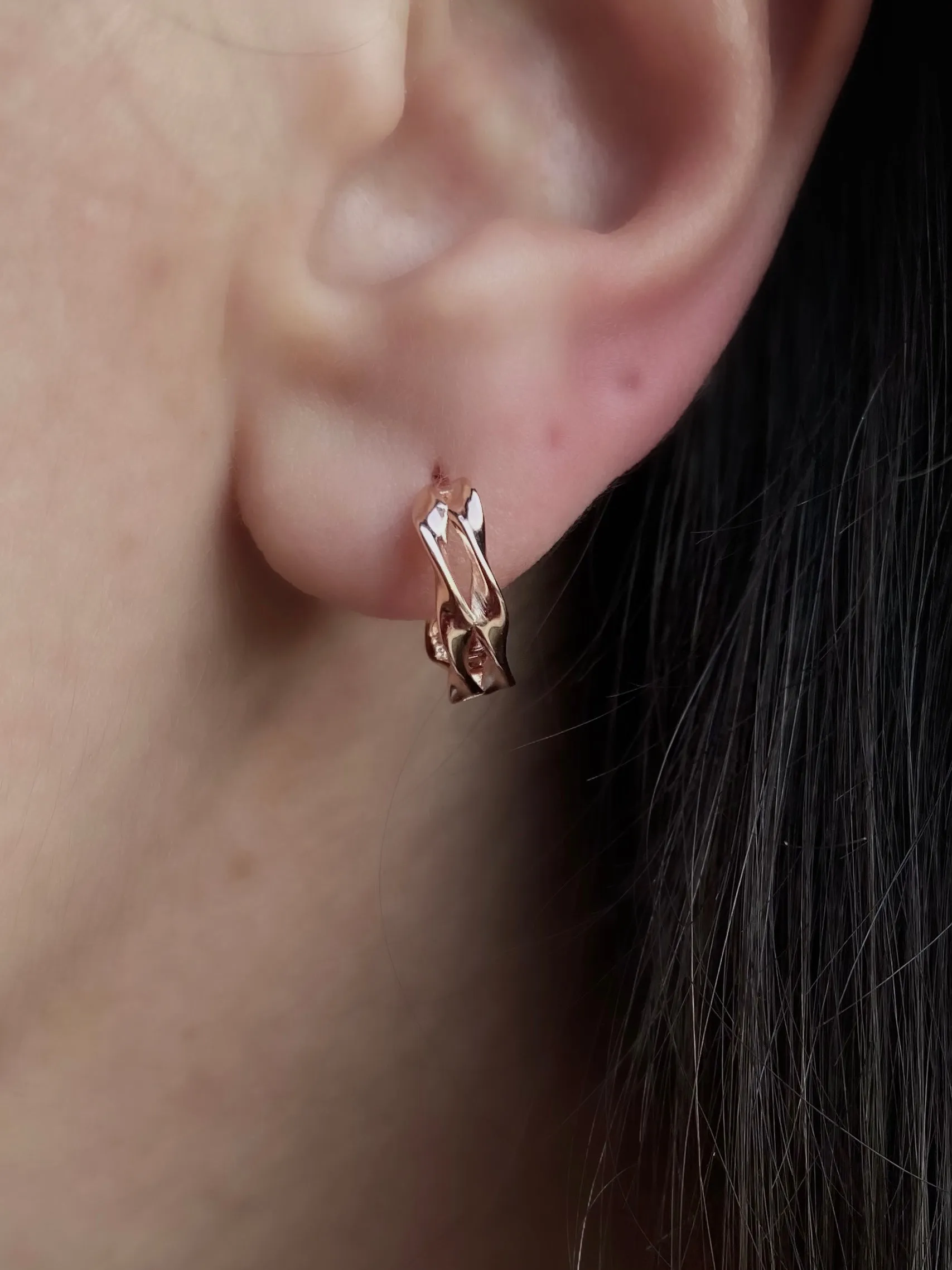 Small double twist hoop